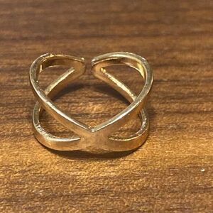 Women’s gold colored adjustable‎ toe ring